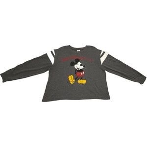 Disney long sleeve Mickey Mouse sweatshirt. Great condition! Size Extra Large